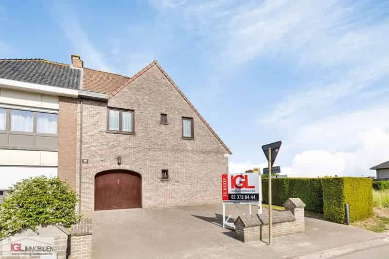 Charmante driegevelwoning met zonnige tuin & garage in het centrum van Lennik