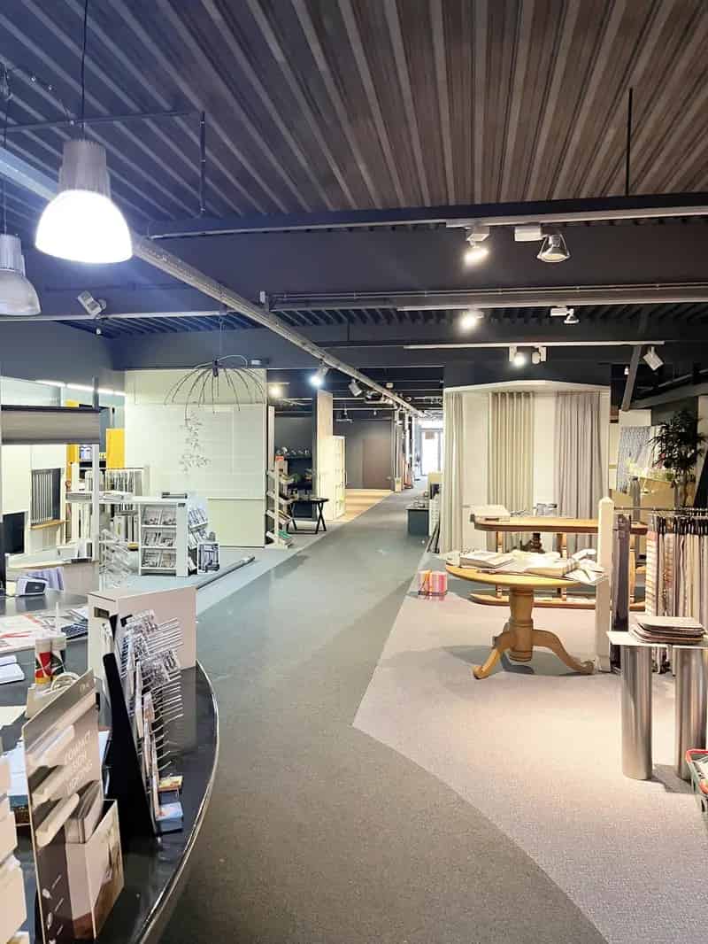 MODERN WINKELPAND NAAST KRUIDVAT MET PARKING