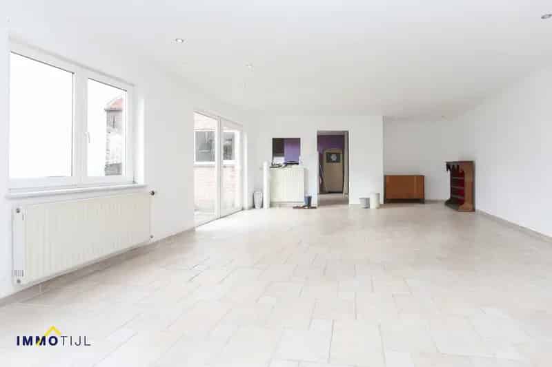 Ruime woning, 6 kamers en prachtige tuin in Meldert!