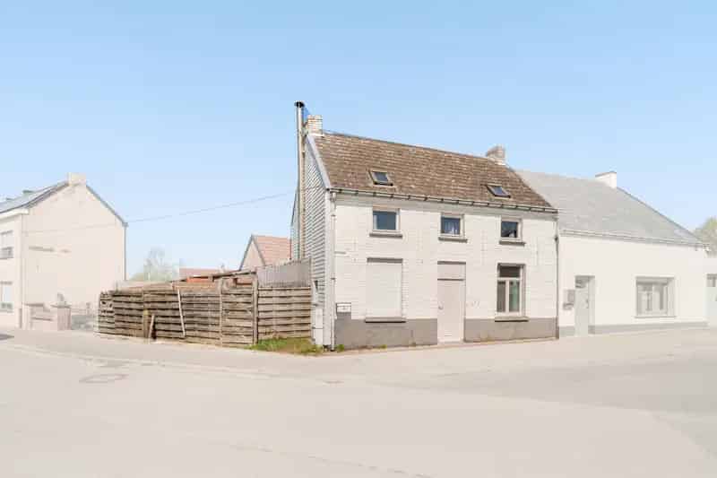 Ben je op zoek naar een renovatieproject of een investering? Zoek niet verder! Deze woning gelegen in de Rodtstraat 21 kan voor jou een kans zijn. 

Indeling gelijkvloers: 
- Woonkamer
- Keuken
- Badkamer met ligbad en toilet
- 1 slaapkamer
- Berging

Ind