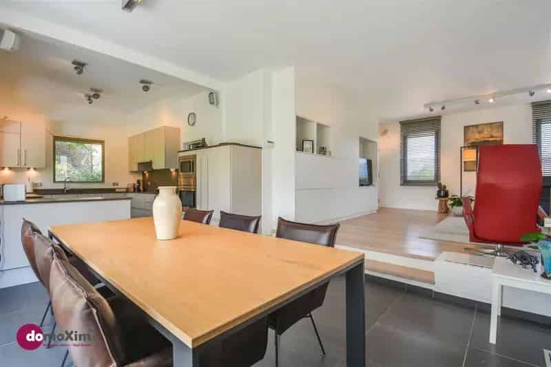 Speelse, vrijstaande woning met 384 m² woonplezier en een ZW-gerichte tuin vol privacy
