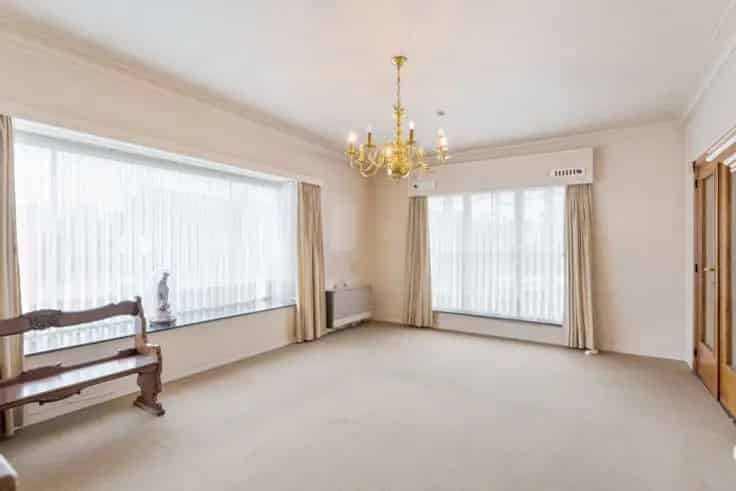 Huis Te Koop Sint-Jozef-Olen: Te renoveren HOB met Garage en Tuin