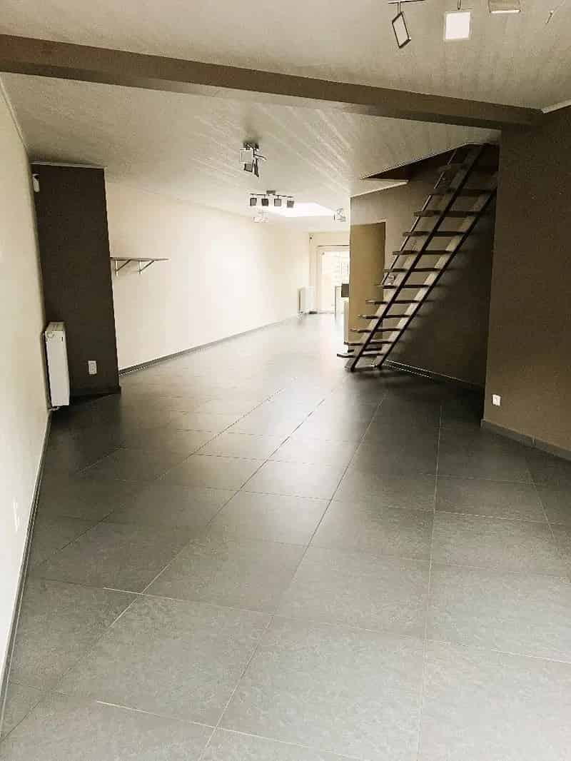 Rustig gelegen en instapklare woning met 3 slaapkamers, zonnepanelen en batterij