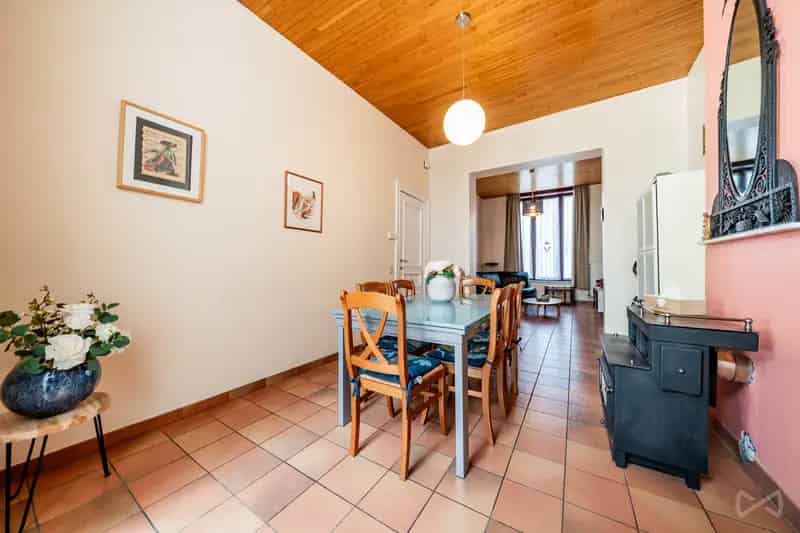 Huis met vier slaapkamers in Ixelles