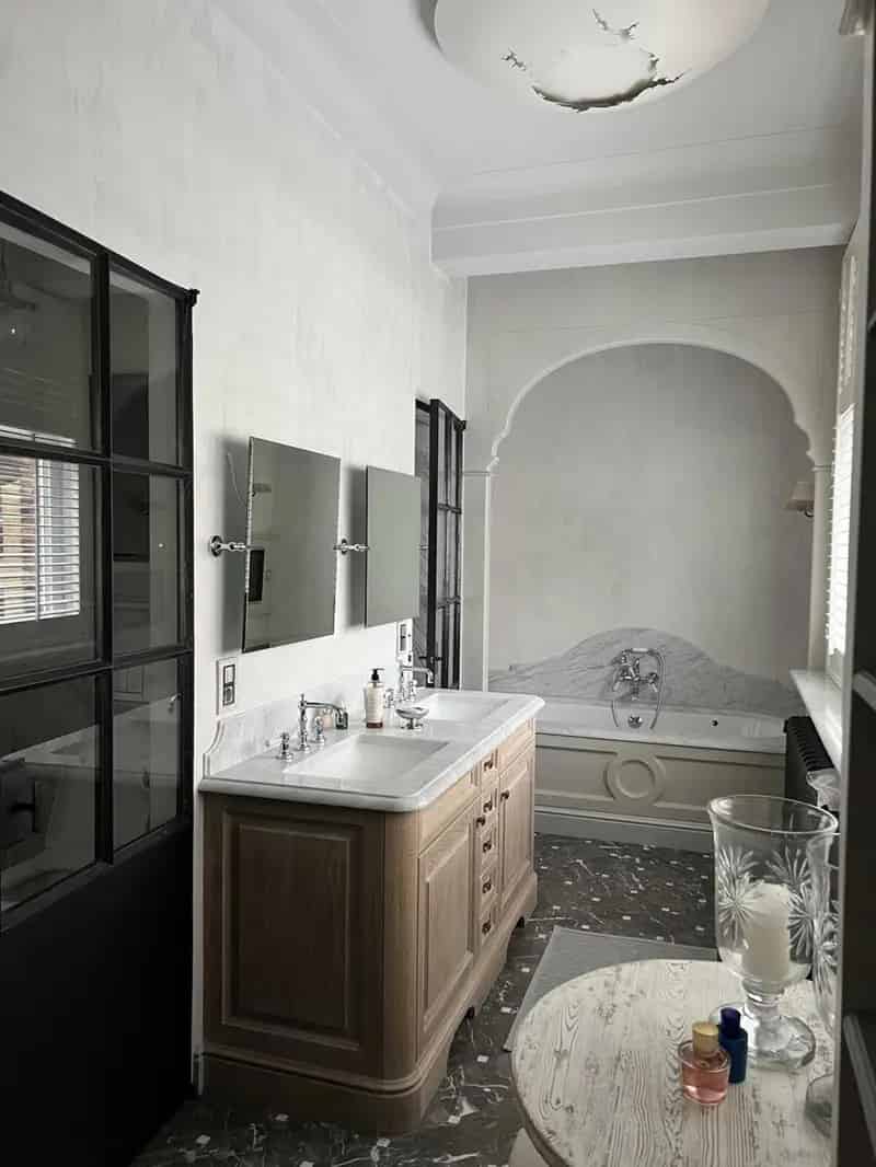 ANTWERPEN - Volledige gerenoveerd appartement