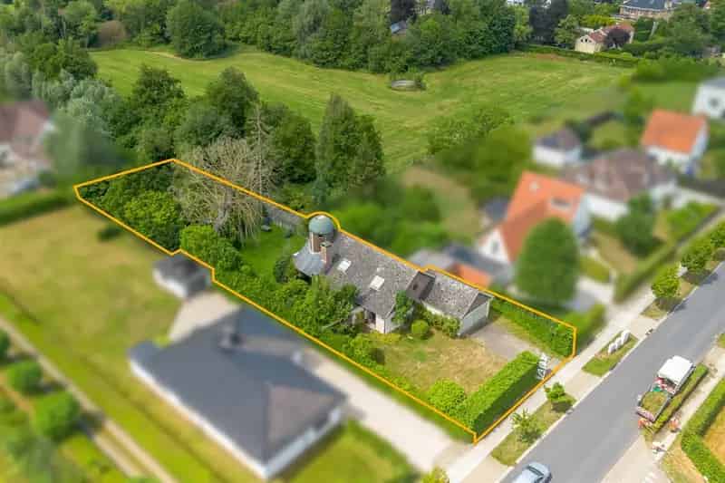 Te renoveren woning met veel potentieel op perceel van 1443m²