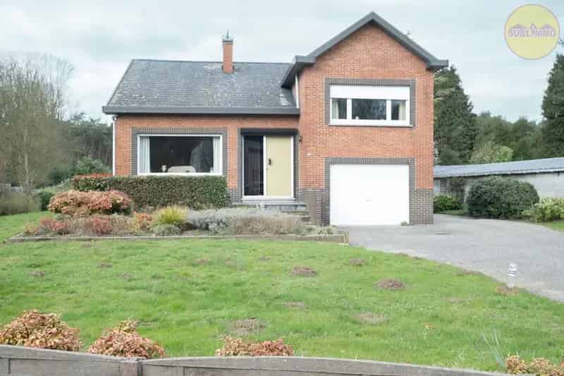 Open bebouwing met achterliggend weiland op een perceel van 3.380 m² te Tessenderlo-Ham.