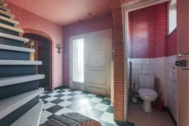 Te renoveren halfopen bebouwing 7 slaapkamers
