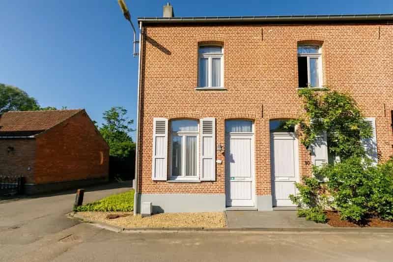 Woning met 2 slpks, tuin en 2 autostaanplaatsen