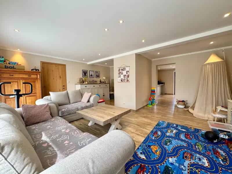 INSTAPKLARE HALFOPEN WONING MET 4 SLPKS, TUIN EN GARAGE