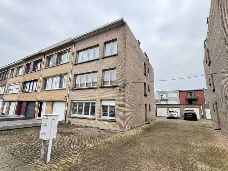 Opbrengsteigendom Merksem: 3 Appartementen 4 Garageboxen