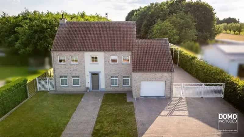 Ruime villa met paardenaccommodatie gelegen te Herk-de-Stad - EPC-label: B - Bewoonbare vloeroppervlakte: 296m²