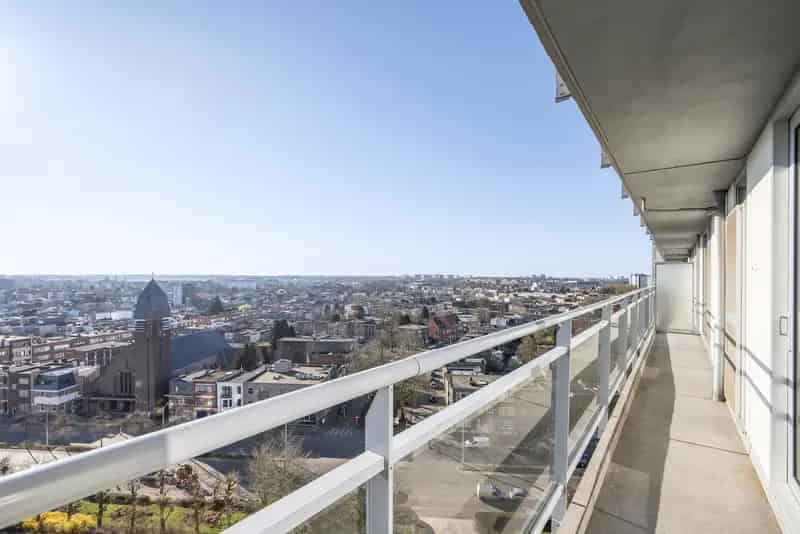 Gerenoveerd Appartement Berchem - Fenomenaal Uitzicht
