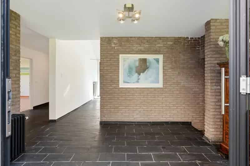 Ruime villa met 6 slaapkamers, zonnige tuin en terras