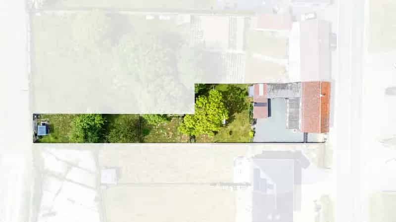 Te renoveren hoevewoning met tuin en oprit