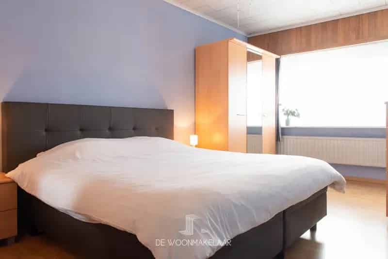 Woning met 3 slaapkamers, garage en zolder met potentieel