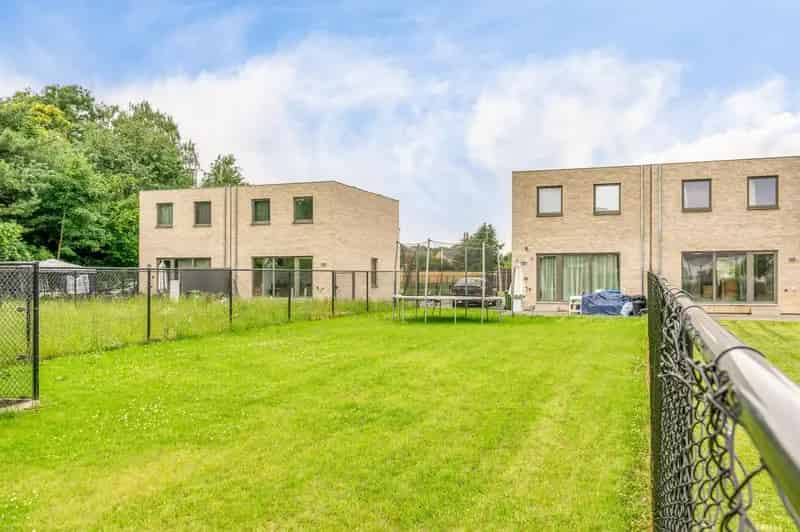 Halfopen bebouwing te Nieuwerkerken