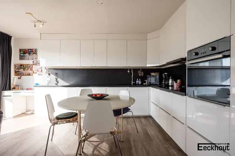 Instapklare woning met garage en tuin op enkele passen van het strand!