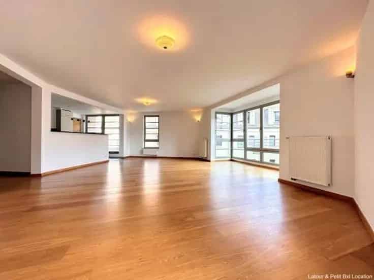 Appartement te Koop Brussel Zavel 3 slaapkamers 3 badkamers 2 terrassen Parking