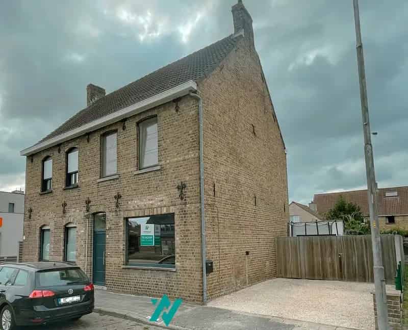 Instapklare halfopen woning te centrum Loppem