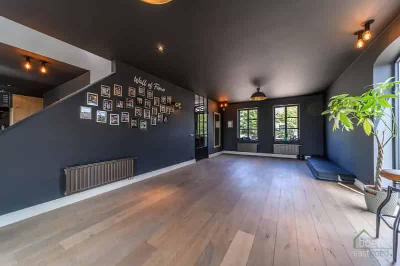 Beveren aan de IJzer: Karaktervol en rustiek landhuis met 4 slpks, warm & sfeervol interieur en ruime tuin op 13a 65ca totale grondopp.