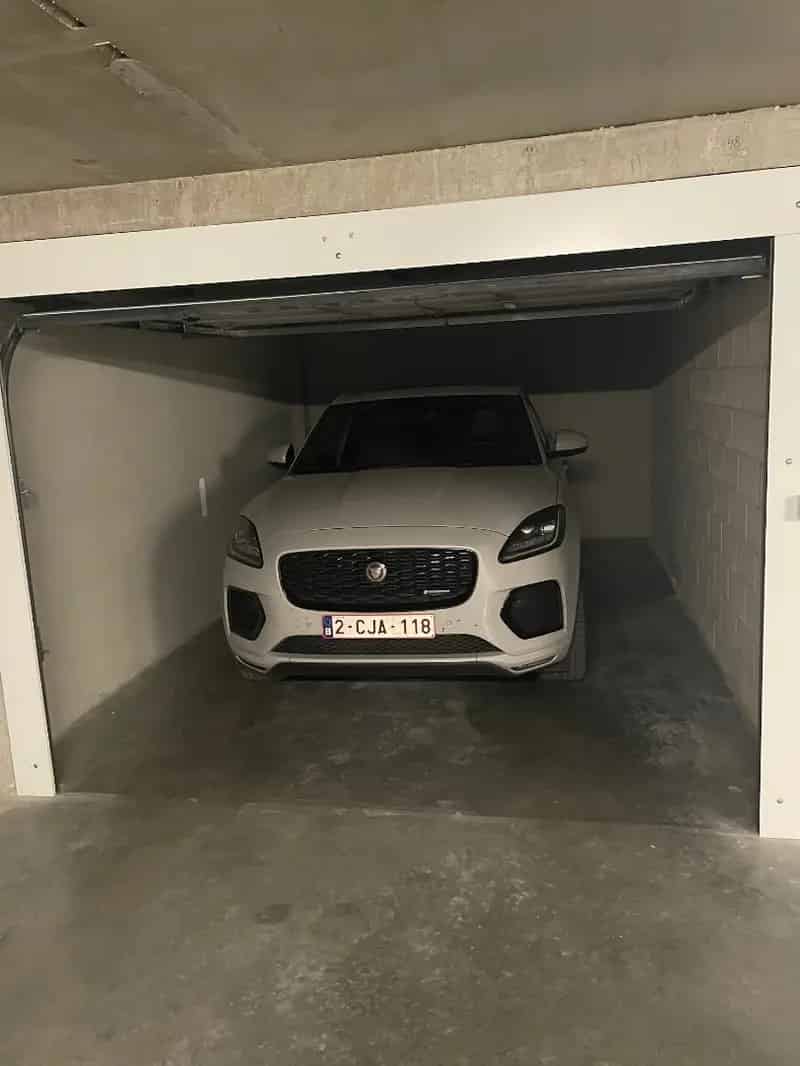 Garagebox te huur Heist - Ruime Garage Nabij Heldenplein