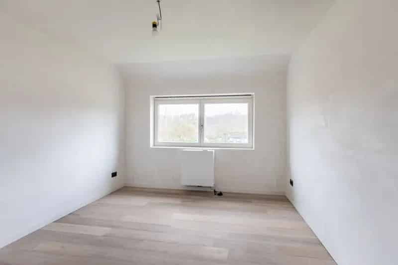 Energiezuinige, afgewerkte woning met 3 slaapkamers en een overdekte autostaanplaats
