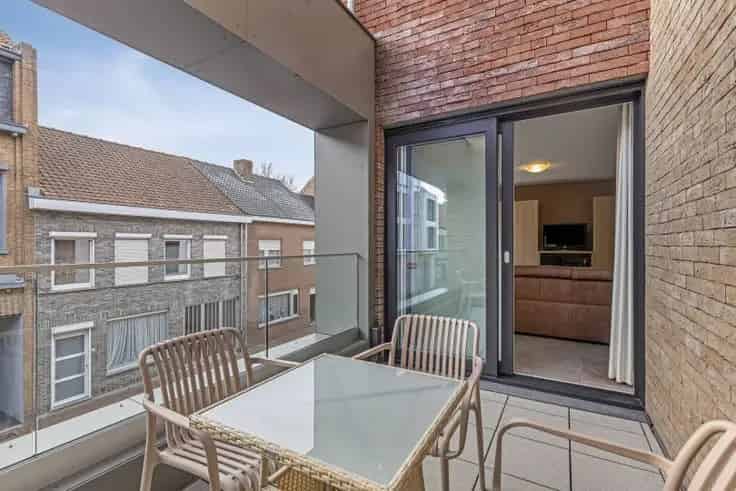 Instapklaar 1-kamerappartement te koop in Ieperstraat