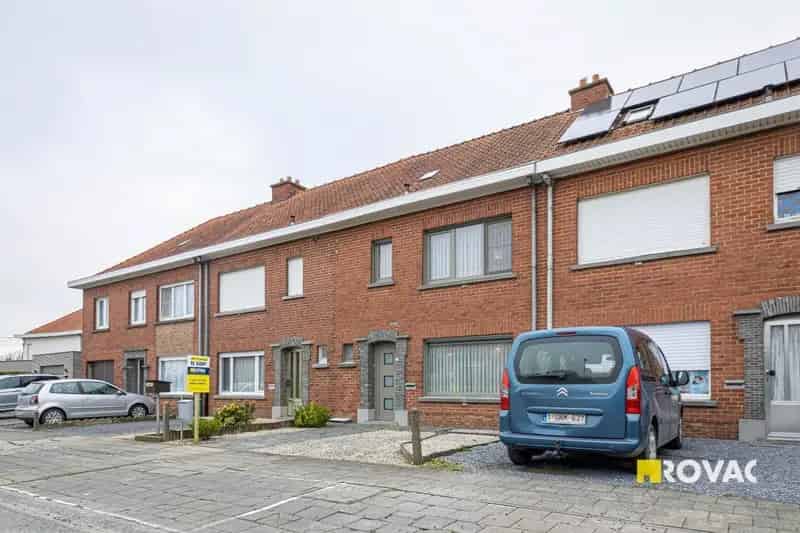 Rijwoning met 3 slaapkamers, garage en uitweg