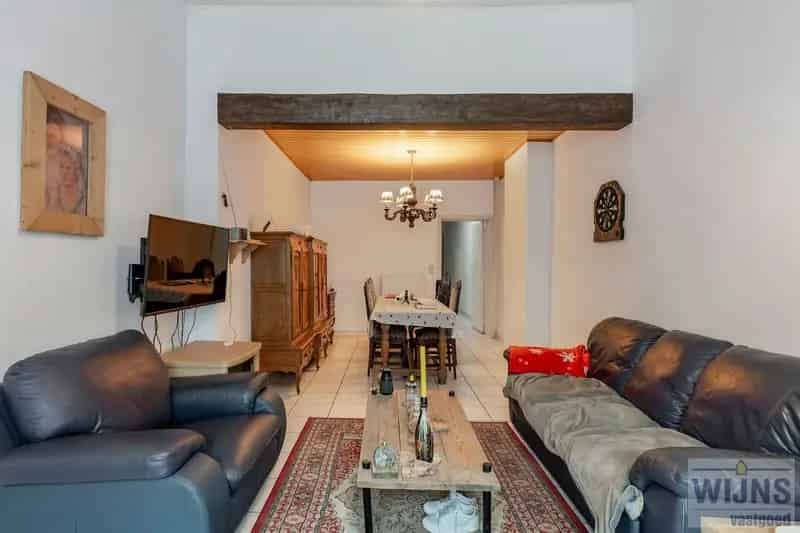 Te renoveren ruime woning of opbrengsteigendom met charmante gevel in centrum Lier