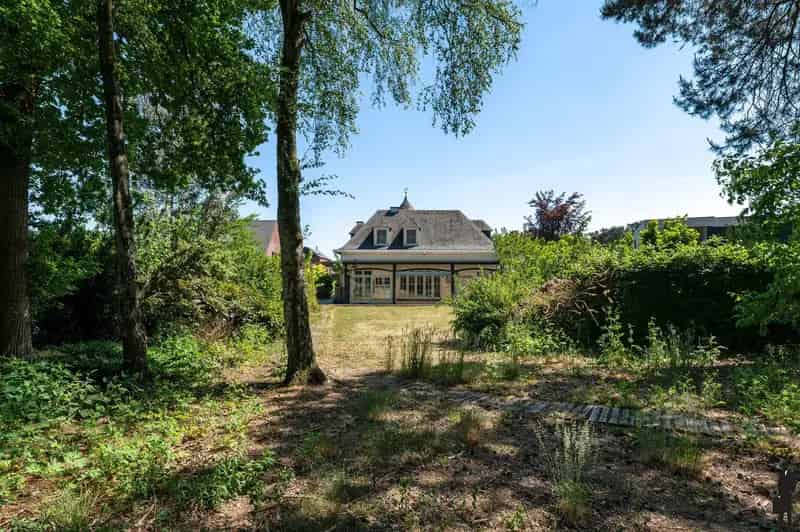 Uitzonderlijk gelegen villa nabij groen op grond van 2.785m²