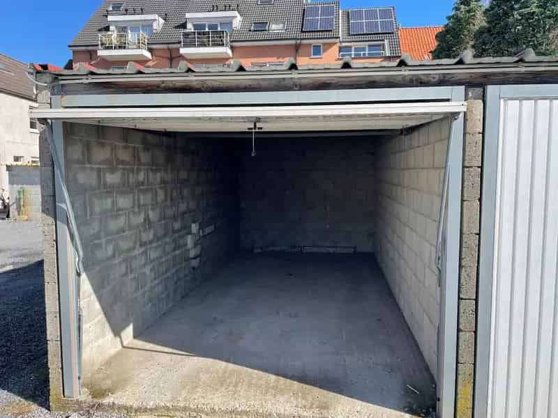 Garage op strategische ligging