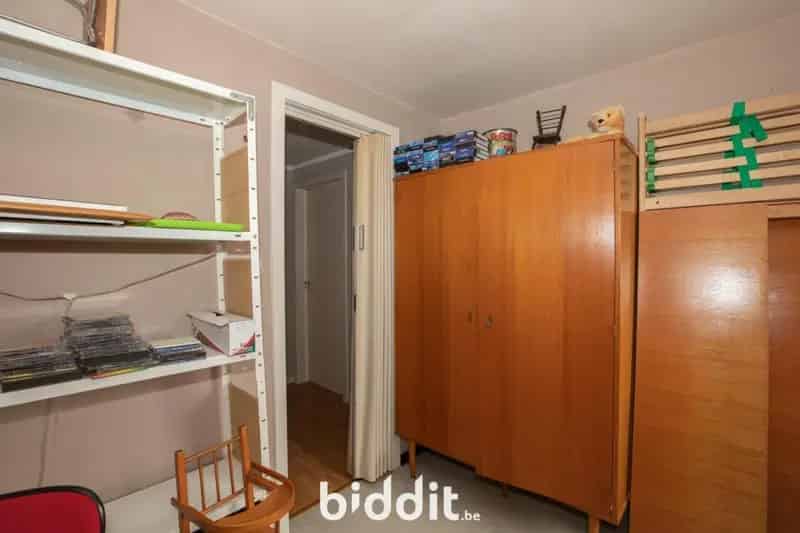 RUIME HALFOPEN WONING MET GARAGE EN TUIN