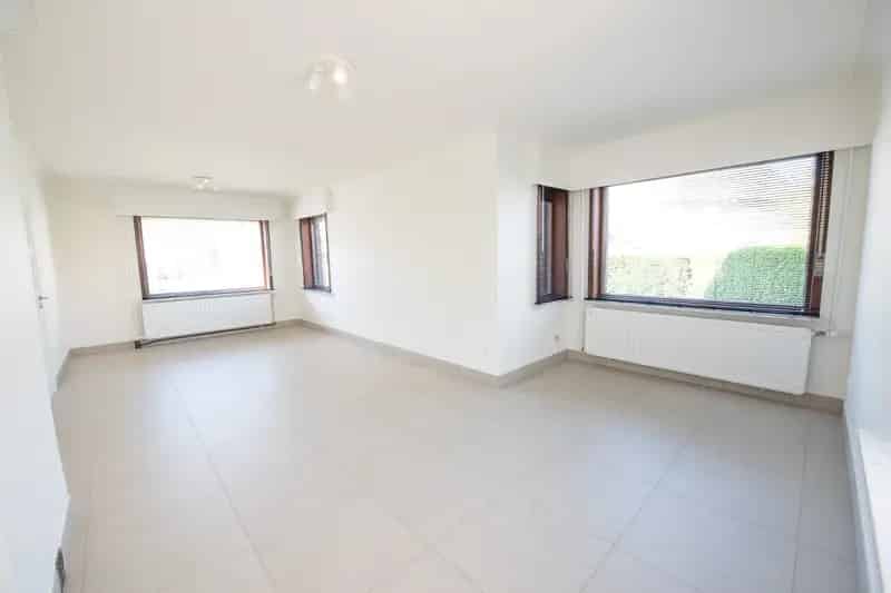 Gerenoveerde woning in rustige woonwijk TE HUUR in Waregem!