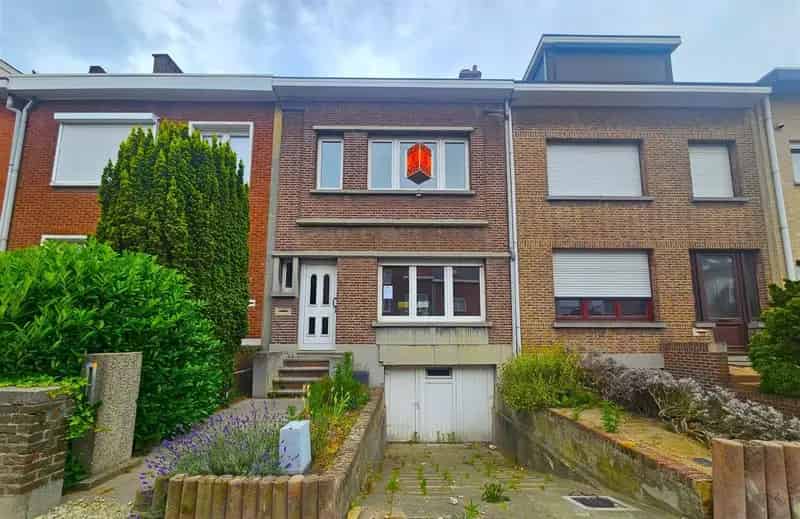 Zeer gunstig gelegen burgerwoning in autoluwe woonwijk.