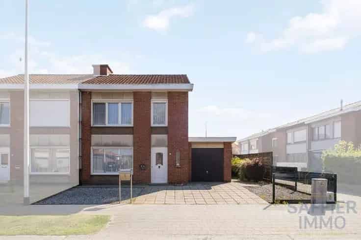 Te renoveren halfopen woning met potentieel in Kachtem