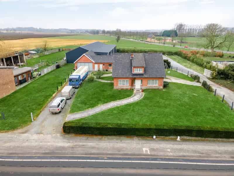 Woning (5 bouwgronden) + Loods en parking