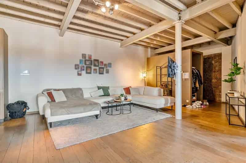 Prachtige loft met drie slaapkamers en twee badkamers in het centrum van Aalst