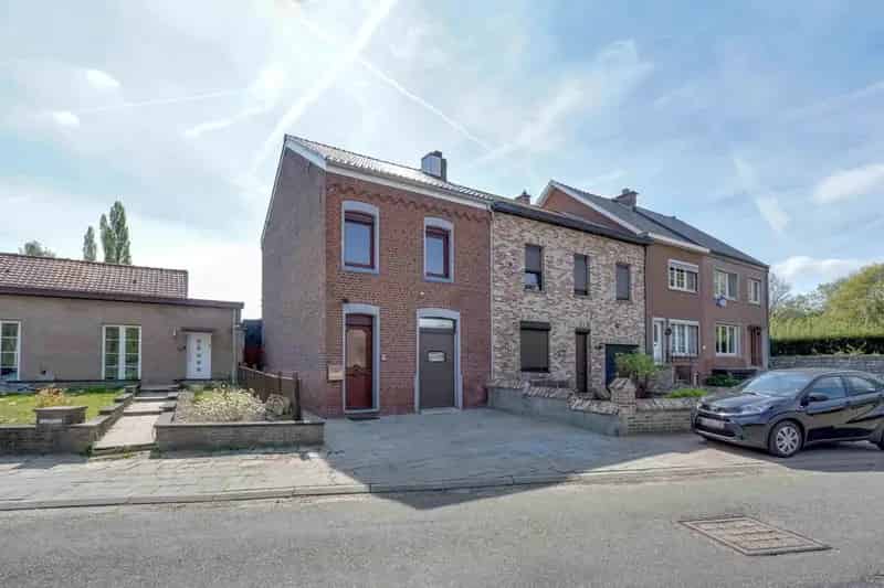 Te renoveren, zuidelijk georiënteerde, halfopen gezinswoning