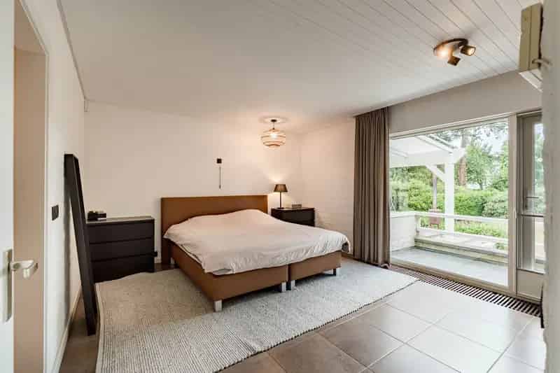 laagbouwvilla op perceel van 11 are