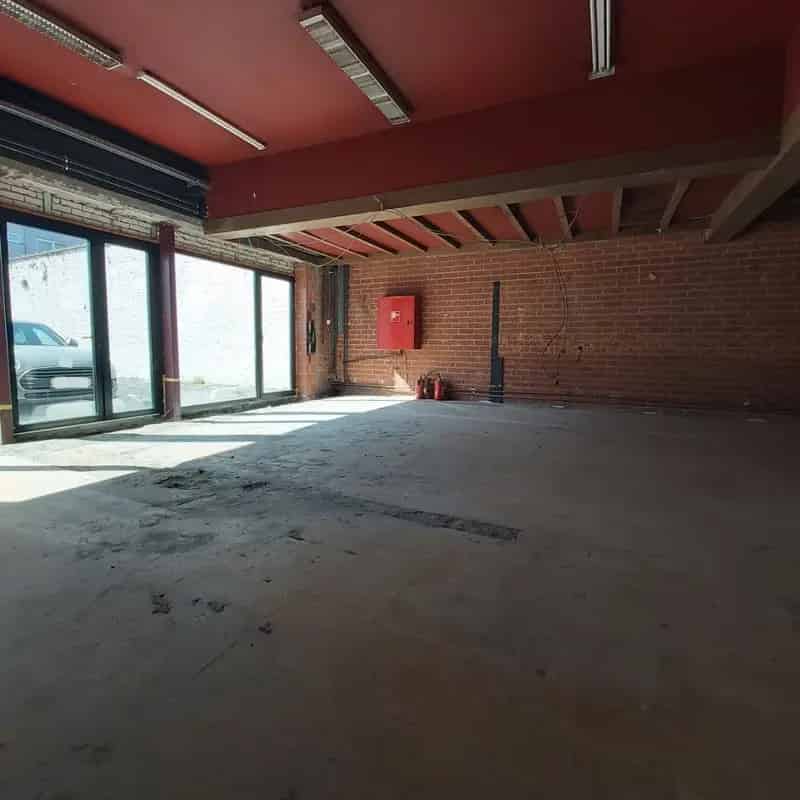 Handelspand / Commerciële ruimte in centrum Izegem - aantrekkelijke startersvoorwaarden!