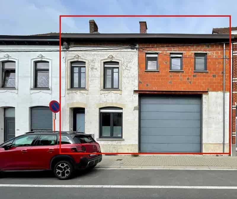Te koop: Ruime woning met 3 slaapkamers en tal van extra's.