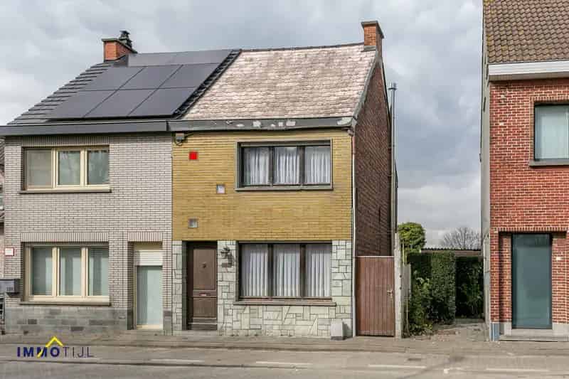 Te renoveren woning met tuin, centraal gelegen!