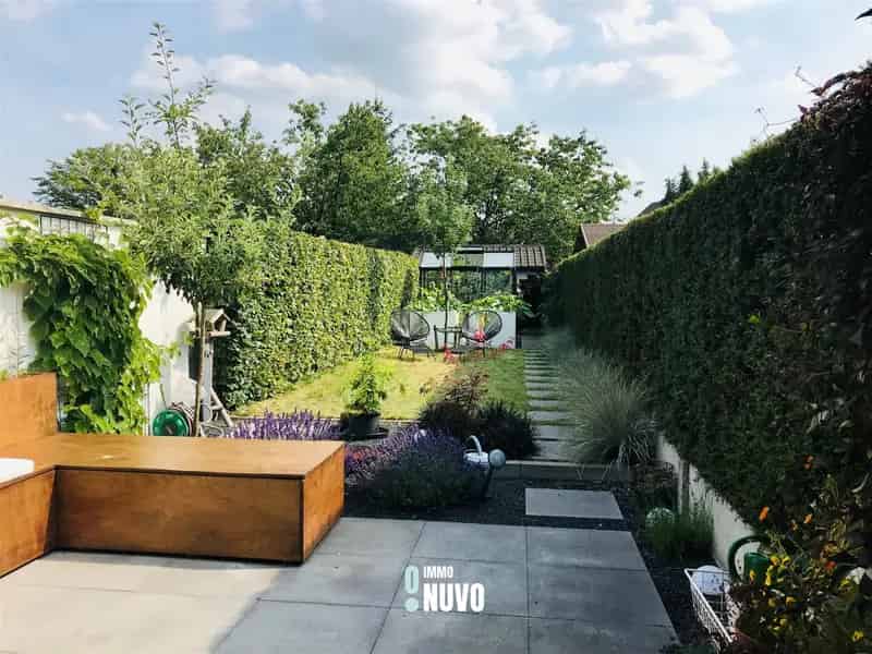 Instapklare lichtrijke woning met tuin
