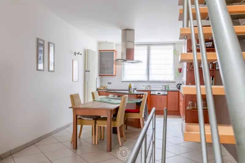 Instapklare bel-etagewoning met praktijkruimte