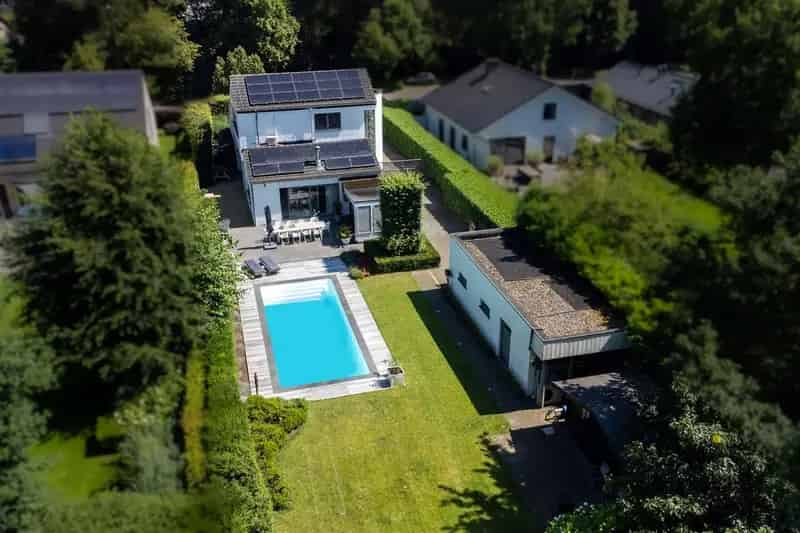 Een gezellige thuis met zwembad en zuidwest tuin!