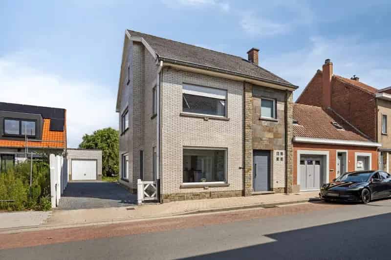Leuke, halfopen woning met 3 slaapkamers, garage en tuin!