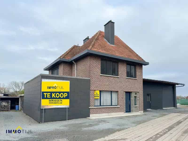 Ruime woning met loods op groot perceel grond!