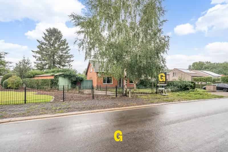 Grondig te renoveren halfvrijstaande woning met tuin op 15a 12ca in het landelijke Alt-Hoeselt