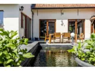 Huis te koop Zwevezele: Charmante villa met zwemvijver